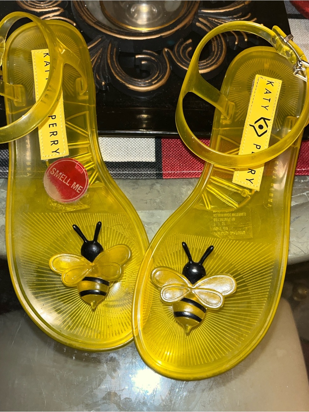 🐝🫶🏼Katy Perry Collections Yellow Jelly Sandals with Bee Accent🐝